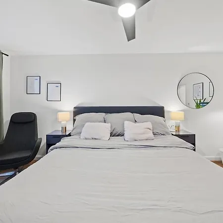 Modern 2br Bright Hannover